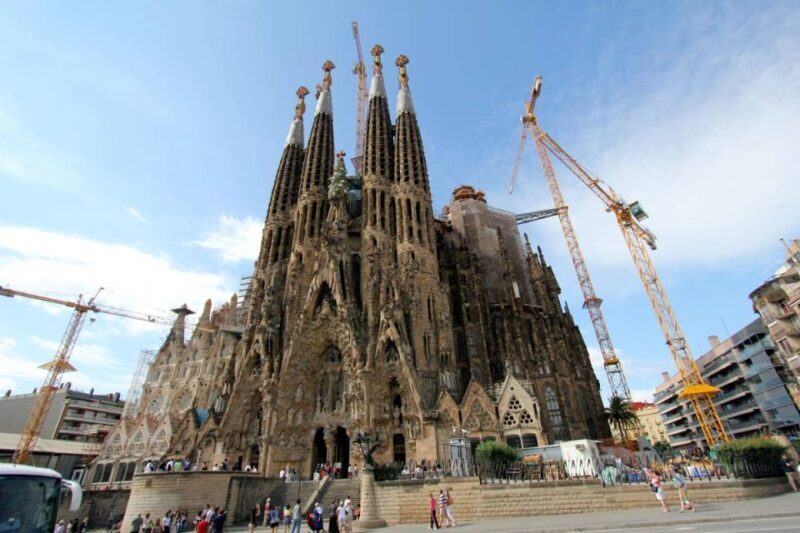 Barcelona: Private Sagrada Familia and Park Guell Tour - Key Points