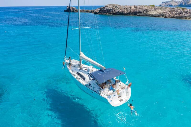 Barcelona: Private Sailing Trip with F&B (max 11) - Key Points