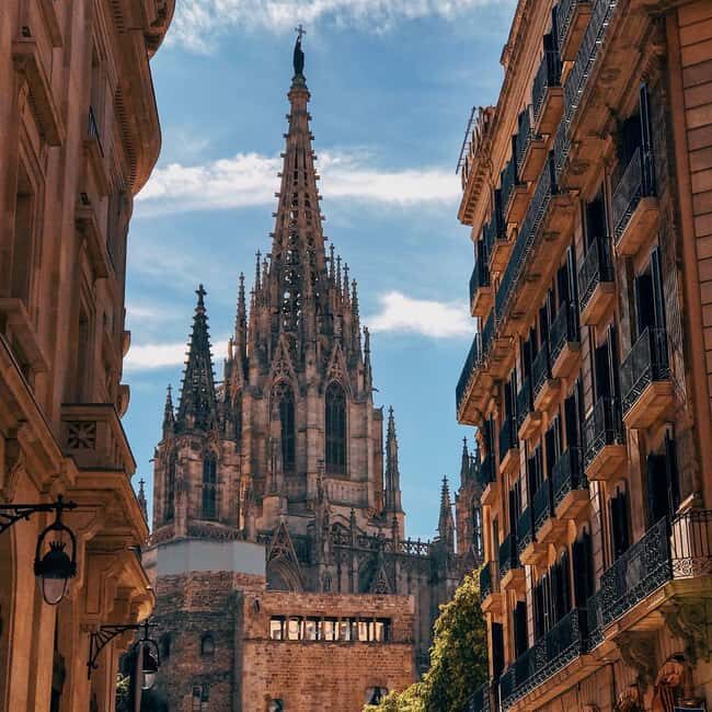 Barcelona: Private Tapas Tour with market and restaurants - Key Points