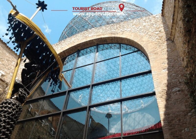 Barcelona: Private Tour Dalí, Boat & Cadaqués - Key Points