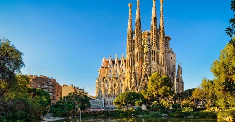 Barcelona Private Tour: Sagrada Familia,Park Güell & Pedrera - A Deep Dive into the Experience