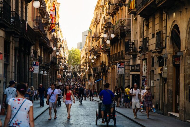 Barcelona: Private Tour w/ Locals  Highlights & Hidden Gems - An In-Depth Look at the Barcelona Private Highlights & Hidden Gems Tour