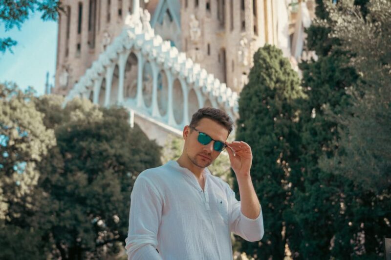 Barcelona: Professional Photoshoot Outside Sagrada Familia - Detailed Breakdown of the Experience