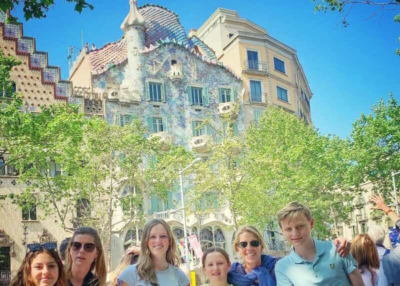 Barcelona: Ramblas, Old Town & Gaudí Houses Walking Tour - Gaudí’s Architectural Marvels