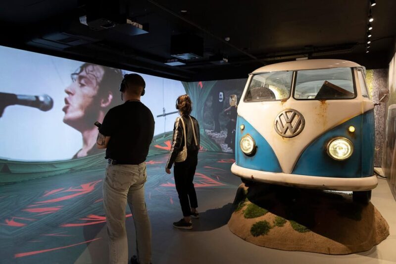 Barcelona: Rock Museum- Guitar Legends Hall - Possible Drawbacks to Keep in Mind