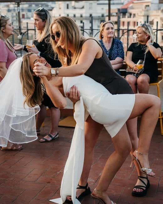 Barcelona: Rooftop Salsa Class with Bottomless Sangria - FAQs