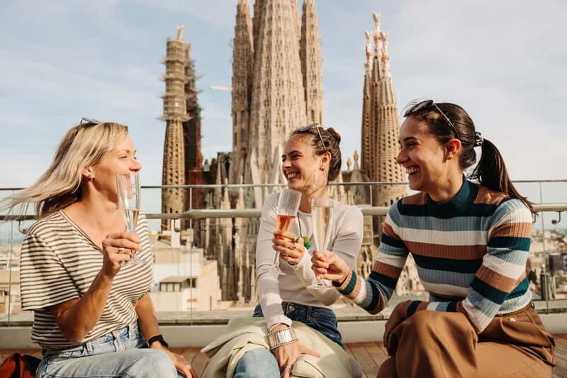 Barcelona: Sagrada Familia Evening Tour with Cava - Analyzing the Value