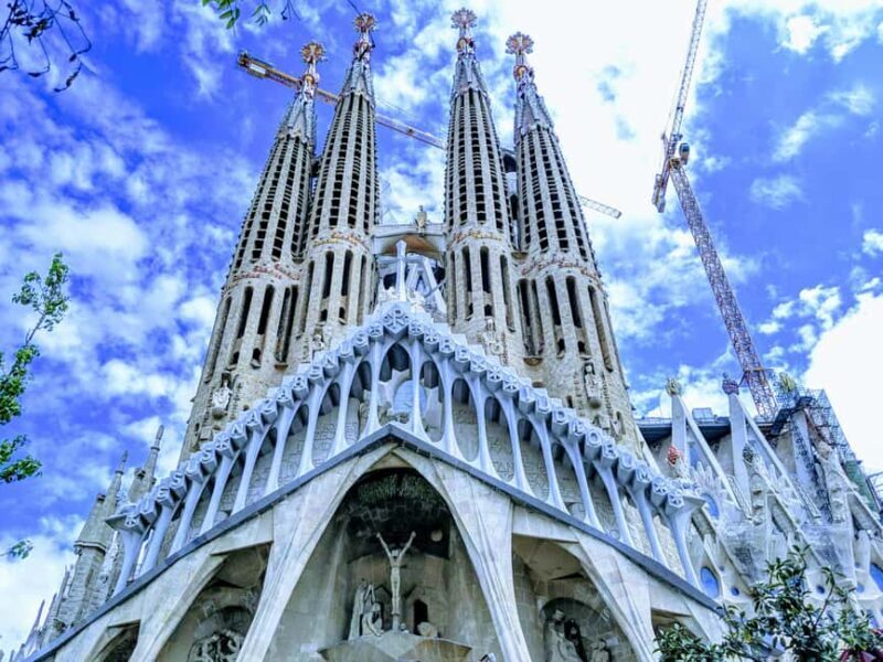 Barcelona: Sagrada Familia Guided Tour with Tickets - A Deep Dive into the Sagrada Familia Guided Tour