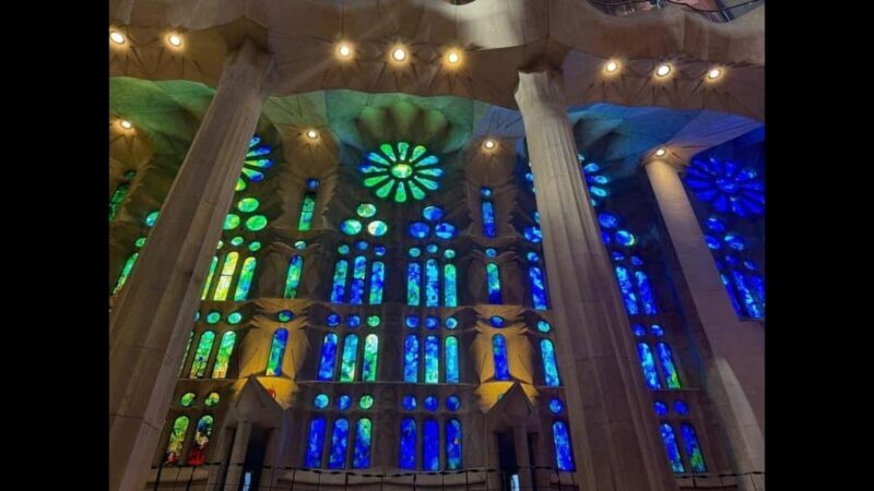 Barcelona: Sagrada Familia Guided Tour with Tickets - Discovering the Sagrada Familia: A Guided Tour Worth Making Time For