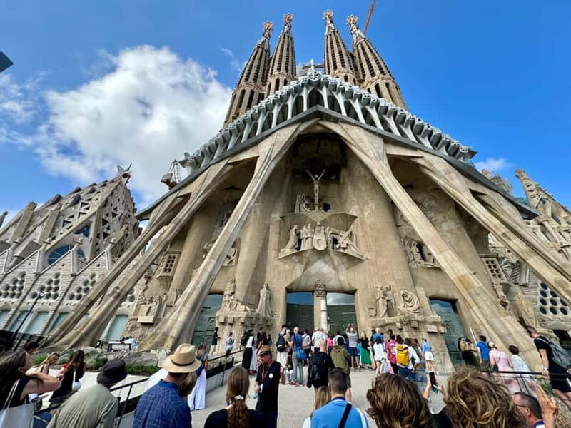 Barcelona: Sagrada Familia, La Pedrera & Cava Tasting Tour - FAQ