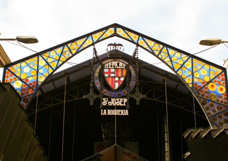 Barcelona: Sagrada Familia, Park Güell and Old Town Tour - Key Points