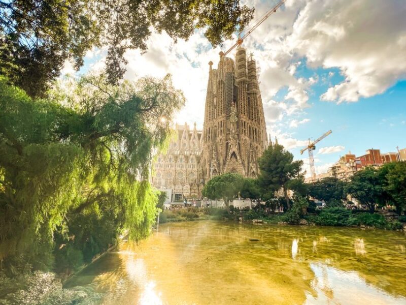 Barcelona: Sagrada Familia, Park Güell and Old Town Tour - The Sum Up