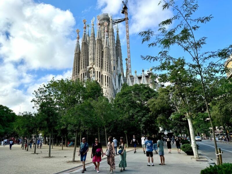 Barcelona: Sagrada Familia Skip-the-Line Guided Tour - Key Points