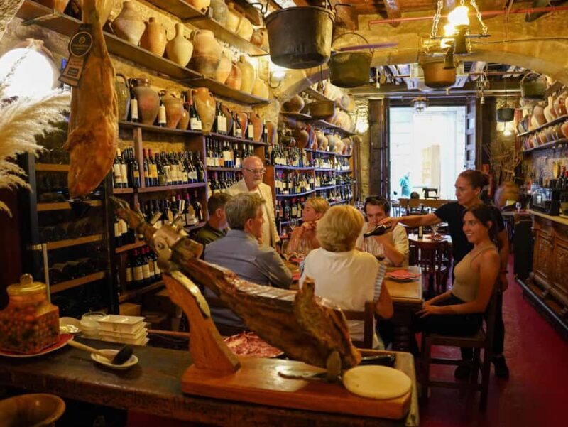 Barcelona: Sagrada Familia Tour & Authentic Tapas Experience - Key Points