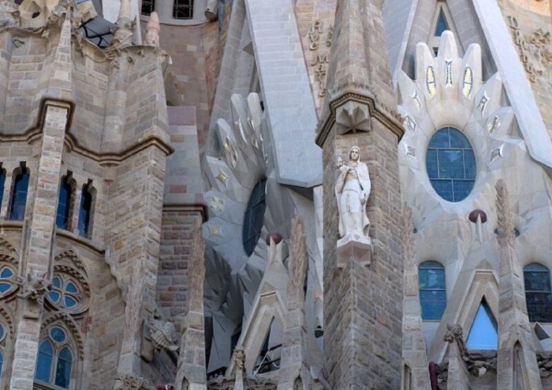 Barcelona: Sagrada Familia Tour of the Facades in German - A Detailed Look at the Sagrada Familia Facades Tour
