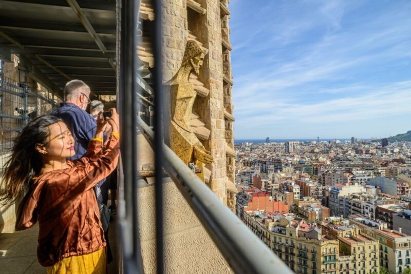 Barcelona: Sagrada Familia Tour & Optional Tower Visit - The Itinerary: Breaking Down What You’ll Experience