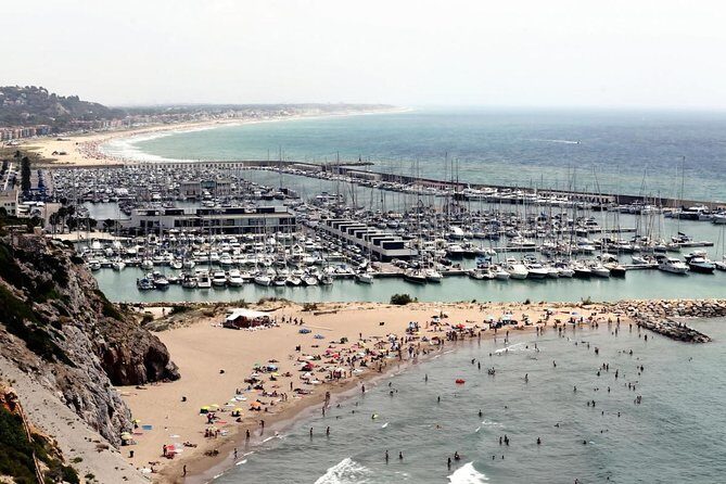 Barcelona Sailing Cruise with Light Snacks and Open Bar - Key Points