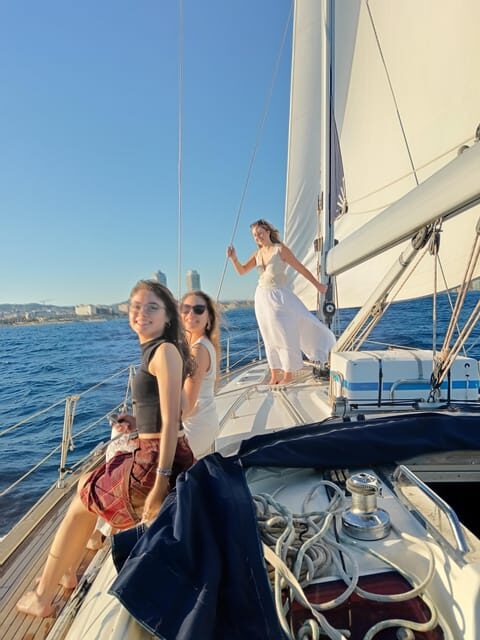 Barcelona: Sailing tour - Who Should Consider This Experience?