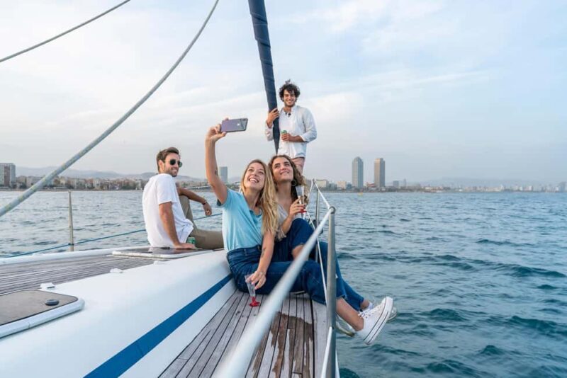 Barcelona: Sailing trip 1 hour, private boat with open bar - A Deep Dive into the Barcelona Sailing Experience