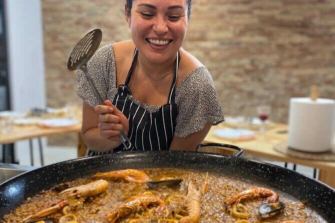 Barcelona Seafood Paella Class & Sangria with a Top Chef - Who Will Love This Tour?