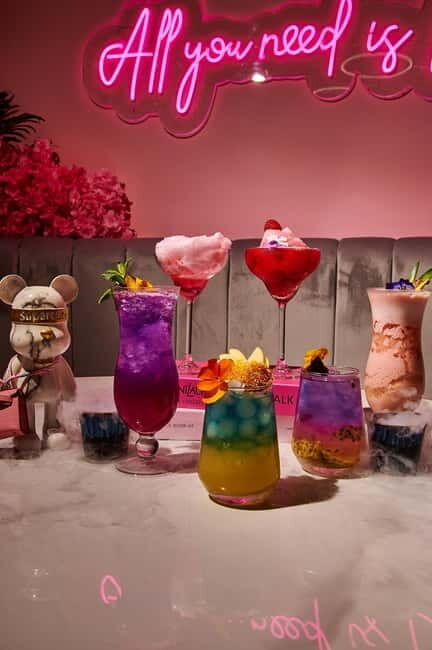 Barcelona: Sensory Dinner Signature Cocktail and Live Show - Live Shows and Entertainment: A Multi-Sensory Feast