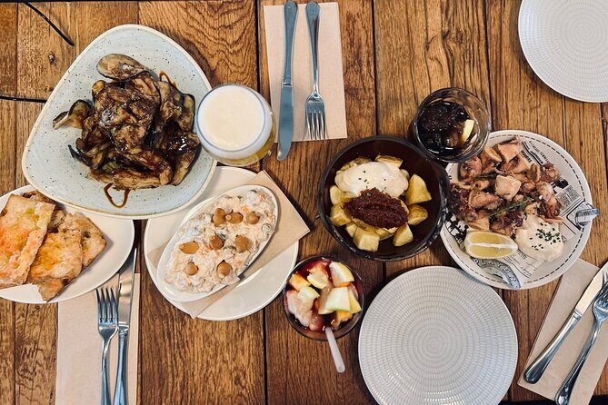 Barcelona Sightseeing by Bike with Photo Shooting and Tapas - Who Would Love This Tour?