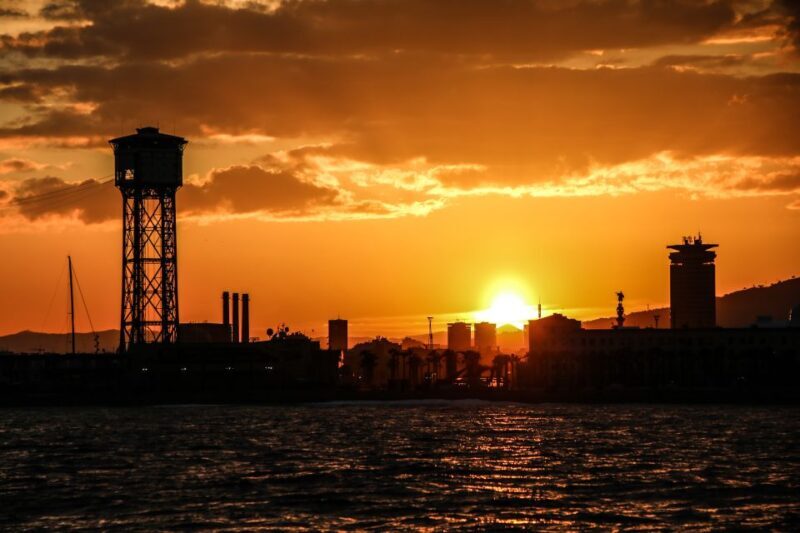 Barcelona: Sunset Live Sax and Sailing Experience with Tapas - Key Points