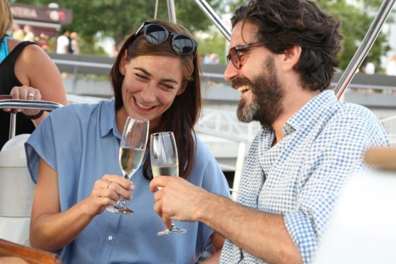 Barcelona: Sunset Sailing Tour with Tapas and Open Bar - Who Is This Tour Perfect For?