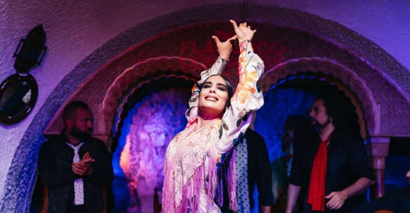 Barcelona: Tablao Flamenco Cordobes Show and Drink in Rambla - Key Points
