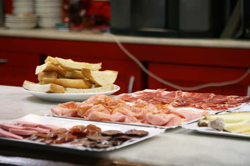Barcelona Tapas Tastings Food Crawl Walking Tour & VIP Entry - Exploring the Heart of Barcelona’s Nightlife: A Detailed Look