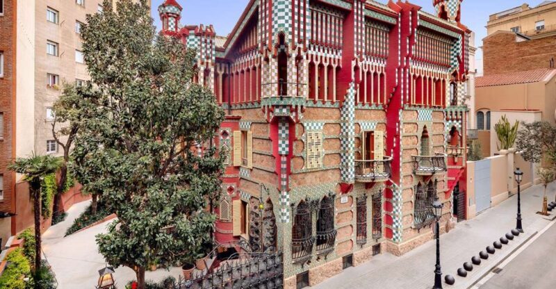 Barcelona: The 3 Gaudí Houses Tour - An In-Depth Look at the Gaudí Houses Tour