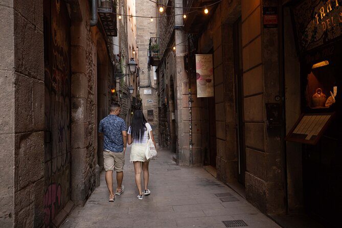 Barcelona Tour And Photoshoot in Gothic Quarter - What This Tour Offers in Value