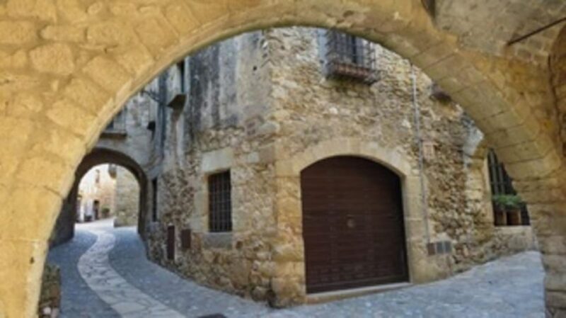 Barcelona: Tour Besalu, Peratallada and pals - Exploring Catalonia’s Medieval Gems: Besalú, Peratallada, and Pals