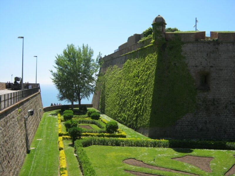 Barcelona Tour: Montjuic Cable Car & Gothic walking Tour - What Makes This Tour Stand Out