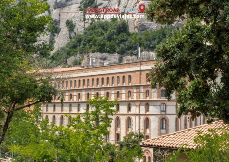Barcelona: Tour Private Montserrat, Wines & Sitges - The Charm of Sitges: Seaside Strolls and Cultural Gems
