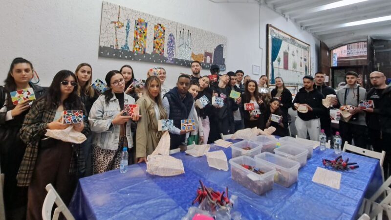 Barcelona: Trencadís Mosaic Class  Learn Gaudí's Technique - Exploring the Trencadís Mosaic Class in Barcelona