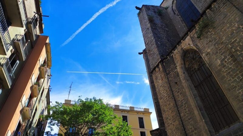 Barcelona Uncovered: A Unique Walking Adventure - Key Points