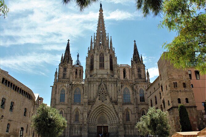 Barcelona walking tour Gothic Quarter and Ramblas+Boat trip - Practical Details: What to Expect