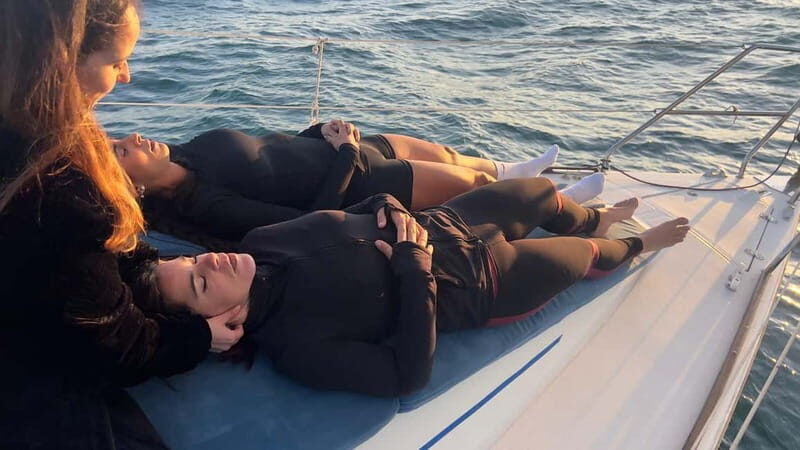 Barcelona: Yoga, Sailing and Relaxing Massage - Drinks, Snacks, and Atmosphere