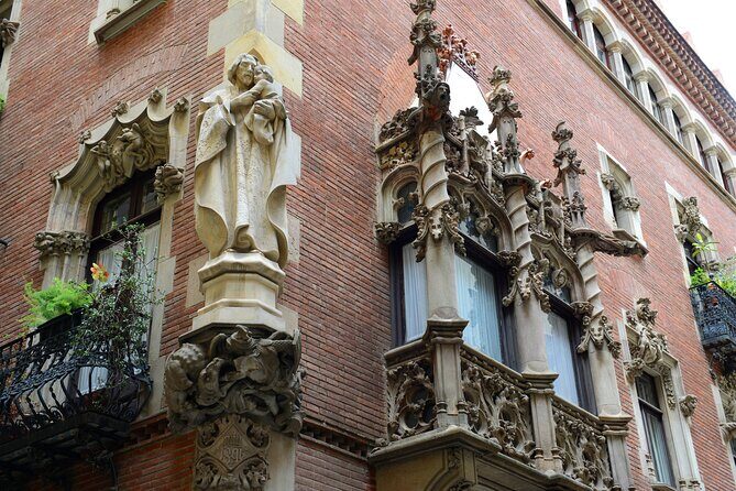 Barcelona's charming El Born neighbourhood - Private Live Virtual Experience - Key Points