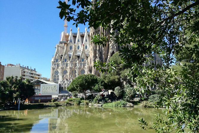 Barcelonas Soul: Sagrada Familia Tour - A Deep Dive into the Sagrada Familia Tour