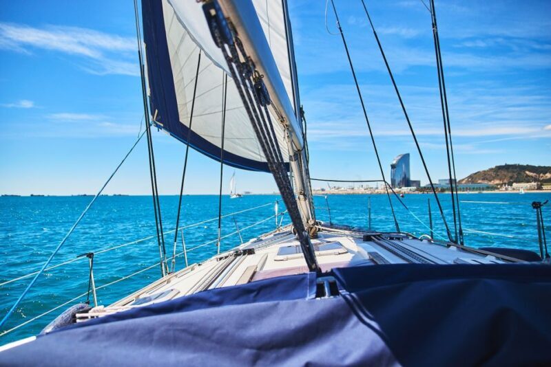 Barefoot: Private sailing cruise in Barcelona - The Sum Up