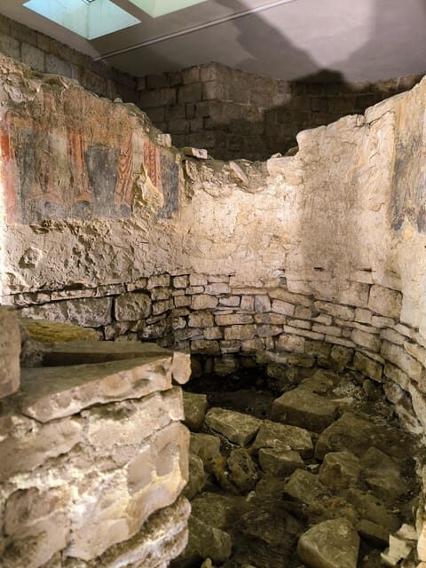 Bari: Guided Tour with archaeologist - A Deep Dive into the Bari Archaeological Experience