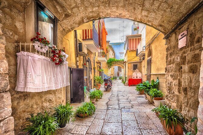 Bari Private walking tour and food tasting - Key Points
