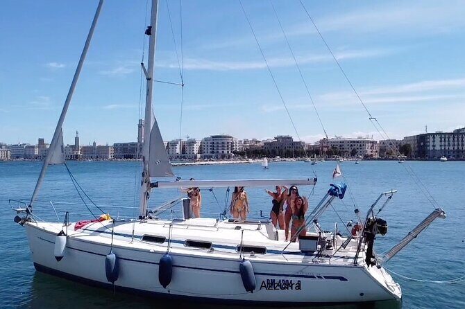 Bari sailing cruise in search of dolphins - Practical tips for travelers