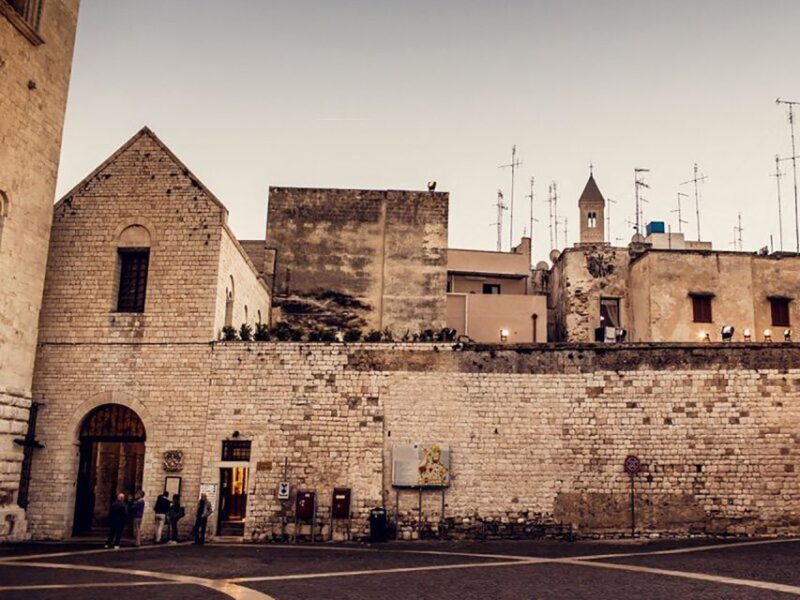 Bari: St. Nicholas Basilica and Crypt Guided Tour - Discovering Bari’s Saint Nicholas Basilica and Crypt Guided Tour