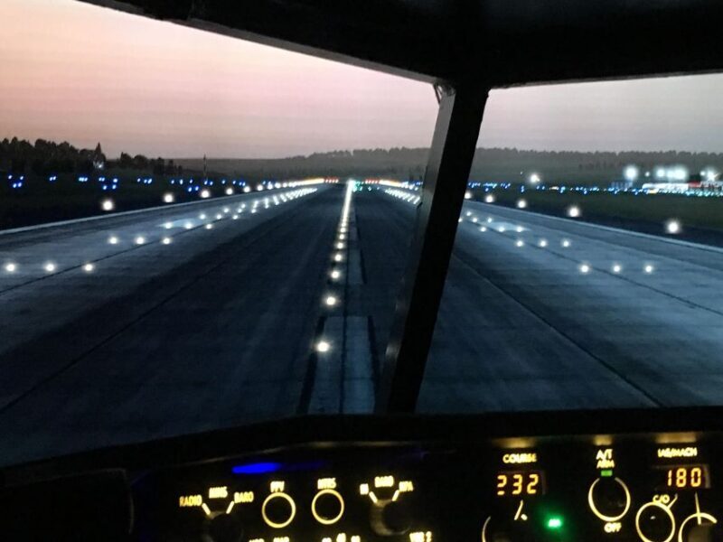 BARNSLEY(60 MINS BOEING 737 FLIGHT SIMULATOR EXPERIENCE) - Who Should Consider This?
