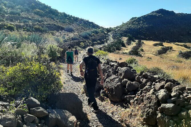 Barranco de las Vacas, caves & village by 2 native guides - Key Points