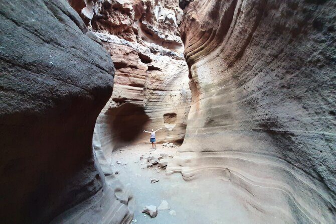 Barranco de las Vacas, caves & village by 2 native guides - Who Should Consider This Tour?