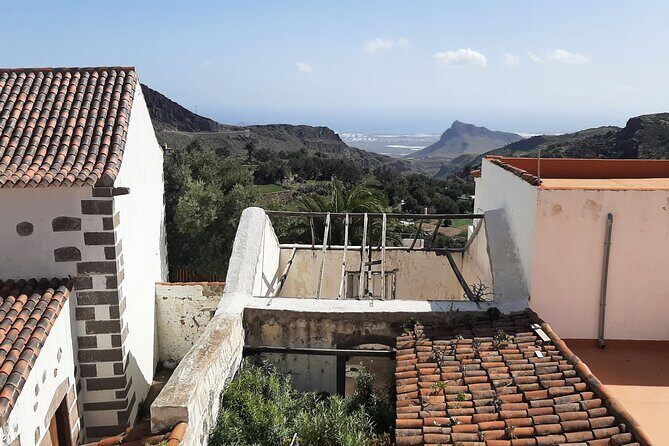 Barranco de las Vacas, caves & village by 2 native guides - The Sum Up